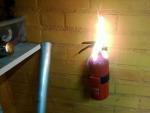 El extintor est&aacute; ah&iacute; para apagar un incendio, pero si es &eacute;l mismo el incendiado, &iquest;qu&eacute; se hace? (Foto: Reddit/deleted)