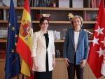 La presidenta de la Comunidad de Madrid, Isabel D&iacute;az Ayuso, junto a su hom&oacute;loga francesa, Val&eacute;rie P&eacute;cresse.