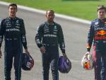 George Russell, Lewis Hamilton, Max Verstappen y Sergio P&eacute;rez
