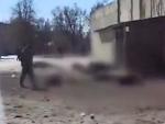Varios cuerpos permanecen en la calle tras ser tiroteos por las tropas rusas en Chern&iacute;gov.