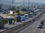 Marcha lenta de camiones en Vigo por el paro de transportistas