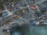Una imagen de sat&eacute;lite proporcionada por Maxar Technologies muestra da&ntilde;os y edificios en llamas en Irpin, cerca de Kiev, Ucrania, el 21 de marzo de 2022.