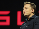Elon Musk public&oacute; un tuit preguntando sobre si deb&iacute;a vender un 10% de sus acciones en Tesla en 2021.