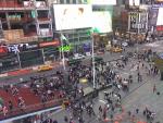 Gente corriendo en Times Square (Nueva York, EE UU) tras registrarse una explosi&oacute;n, el 10 de abril de 2022.
