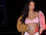 Rihanna protagoniza la portada de una conocida revista de moda presumiendo de embarazo