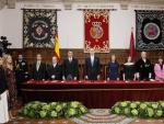 Los reyes presiden la ceremonia de entrega del Premio Cervantes.