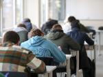 Varios alumnos de la Facultad de Ciencias econ&oacute;micas de la Universidad CEU San Pablo realizan un examen, a 10 de enero de 2022, en Madrid, (Espa&ntilde;a).