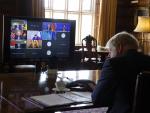 Boris Johnson atiende la reunión (virtual) del G7 con Volodimir Zelenski.