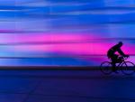 Las bicicletas son veh&iacute;culos vulnerables, sobre todo por la noche. Contar con elementos luminosos mejora la seguridad.
