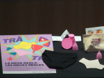 Los productos menstruales que repartirá el Govern a las alumnas: una copa menstrual, unas bragas menstruales y una compresa reutilizable.