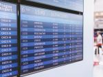 Imagen de archivo de un panel de vuelos de aeropuerto.