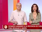 El presentador Ram&oacute;n Garc&iacute;a atiende una llamada telef&oacute;nica en el programa 'En Compa&ntilde;&iacute;a' de la televisi&oacute;n de Castilla-La Mancha.