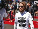 Sebastian Vettel, con una camiseta por la paz en Ucrania