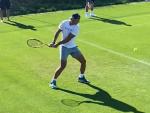 Rafa Nadal entren&aacute;ndose en Wimbledon