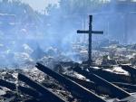 Un incendio en una iglesia de Wise (Texas) termina con una &uacute;nica cruz en pie.