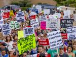 Miles de manifestantes a favor del aborto protestan frente al Capitolio del estado de Georgia, en Estados Unidos, este viernes.