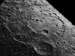 Imagen del cr&aacute;ter Hertzsprung tomada por el Lunar Orbiter 5