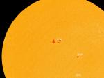 Imagen de una serie de manchas solares, entre las que se encuentra la llamada AR3038.
