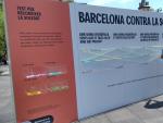 Panel de concienciaci&oacute;n sobre la soledad en la Plaza Universidad de Barcelona