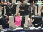 Los delegados y concejales del PP aplauden la intervención del alcalde de Madrid.