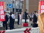El ex primer ministro de Jap&oacute;n, Shinzo Abe, habla durante un discurso momentos antes de ser disparado.