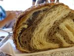 El maravilloso pan hojaldrado que se sirve como parte del men&uacute;.