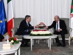 El primer ministro de Italia, Mario Draghi, y el presidente de Argelia, Abdelmadjid Tebboune, este lunes en Argel.