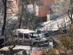 Coche quemado junto a una casa en la urbanizaci&oacute;n River Park del Pont de Vilomara (Barcelona).