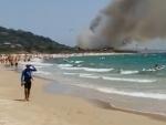 Incendio en una playa de Tarifa.