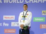 David Popovici, con uno de sus oros en el Mundial de Budapest