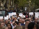 Protestas en Barcelona exigiendo saber la verdad, cuando se cumple el quinto aniversario delos atentados de Las Ramblas.