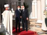 El presidente argelino Abdelmadjid Tebboune recibe a Emmanuel Macron en el palacio presidencial de Argelia.
