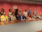 El conseller de Educaci&oacute;n, Gonz&aacute;lez Cambray, y los representantes sindicales de los profesores, durante la firma del acuerdo