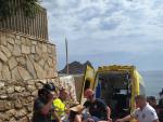 Emergencias rescata a una mujer herida al sufrir una ca&iacute;da cerca de la playa del Hornillo, en &Aacute;guilas
