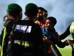Diecisiete ni&ntilde;os entre los 125 muertos en la tragedia del f&uacute;tbol indonesio