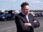 El famoso multimillonario Elon Musk propone seguir adelante con su oferta original de 54,2 d&oacute;lares por acci&oacute;n para comprar Twitter.