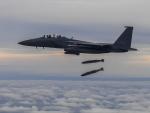 Un caza F-15 surcoreano arroja bombas de precisi&oacute;n sobre objetivos simulados en el mar Amarillo, en respuesta al lanzamiento por parte de Corea del Norte de un misil que sobrevol&oacute; Jap&oacute;n.