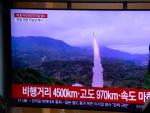 La televisi&oacute;n surcoreana informa sobre el lanzamiento de un misil por parte de Corea del Norte.