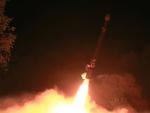 Imagen publicada por la Agencia Central de Noticias de Corea del Norte (KCNA) muestra la prueba de fuego de misiles de crucero estrat&eacute;gicos de largo alcance en un lugar no revelado en Corea del Norte, el 12 de octubre de 2022.