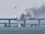 Fuerte explosi&oacute;n que destruy&oacute; parte del puente de Crimea.