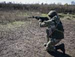 Reclutas rusos asisten a un entrenamiento en un campo de tiro cerca de Donetsk, Ucrania.
