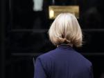 Liz Truss se dirige al n&uacute;mero 10 de Downing Street tras anunciar su dimisi&oacute;n.