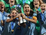 Las jugadoras de la selecci&oacute;n espa&ntilde;ola femenina Sub-17 celebran el t&iacute;tulo Mundial en la India. RFEF 31/10/2022