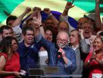 Lula da Silva celebra su victoria en las elecciones de este domingo.