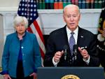 El presidente de EE UU, Joe Biden, con la secretaria del Tesoro, Janet Yellen (izq.), y la secretaria de Energía, Jennifer Granholm, en la Casa Blanca.