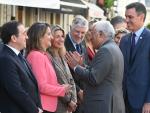 El primer ministro portugu&eacute;s saluda a Teresa Ribera junto a S&aacute;nchez y los ministros D&iacute;az y Albares.