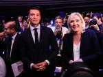 Jordan Bardella junto con Marine Le Pen