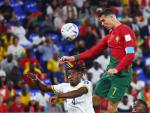 Cristiano Ronaldo salta al remate durante el Portugal-Ghana.