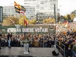 El l&iacute;der de Vox, Santiago Abascal, interviene en la concentraci&oacute;n convocada este domingo en la Plaza de Col&oacute;n de Madrid contra el Gobierno y la reforma de la ley de sedici&oacute;n.
