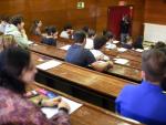 Varios alumnos en el d&iacute;a que da comienzo las pruebas de acceso a la universidad del a&ntilde;o 2022, en la Facultad de Derecho de la Universidad Complutense de Madrid.